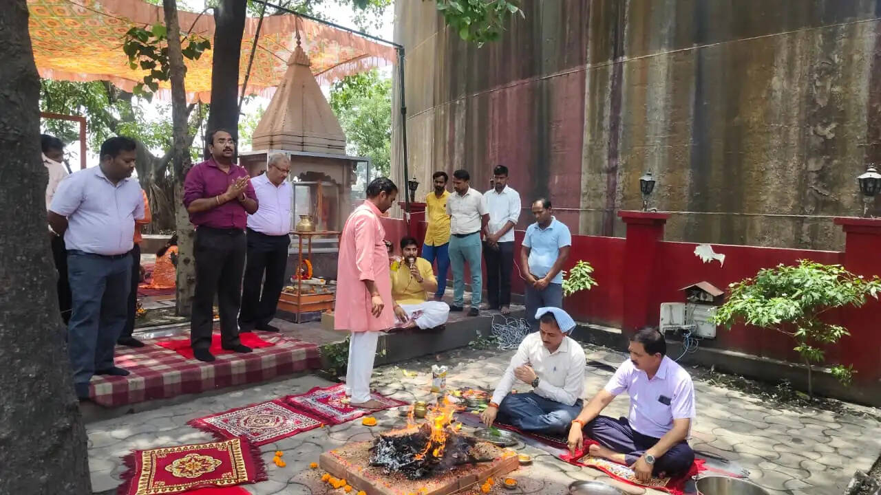 चौथे बड़े मंगल के अवसर पर आईजीएल परिसर में सुंदरकांड पाठ 