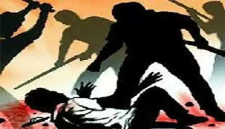 मां-बेटे पर लाठी-डंडे से हमला, जमीन कब्जाने की कोशिश, घायल युवक ट्रामा सेंटर रेफर