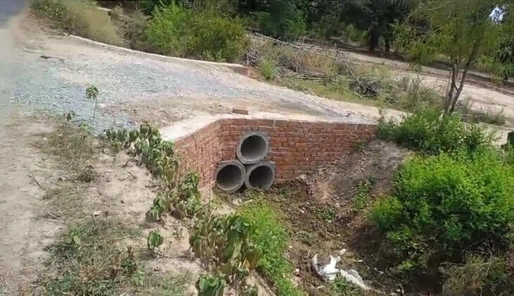 माइनर पर अवैध कुलावा डालने का आरोप, सिंचाई व्यवस्था प्रभावित होने पर किसानों ने डीएम से लगाई गुहार