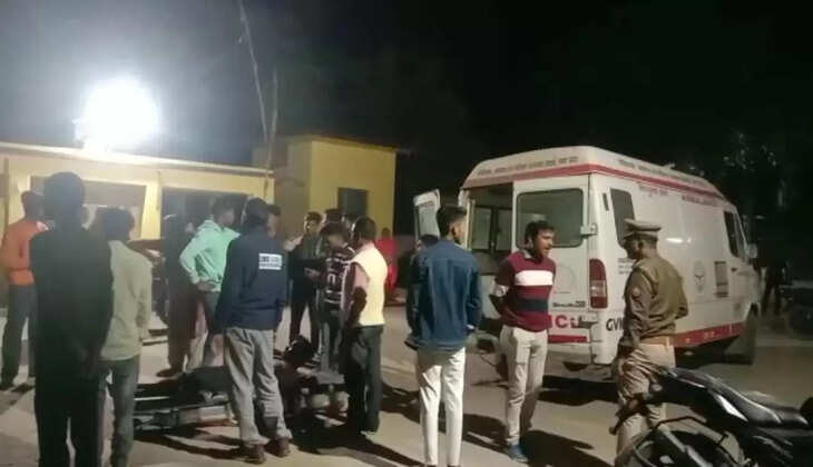 Chandauli News: चंदौली में&nbsp;जिला मुख्यालय स्थित रिलायंस पेट्रोल पंप के पास अनियंत्रित होकर गिरे बाइक सवार दो युवक, दोनों को आई गंभीर चोटें