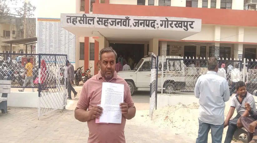 जमीन पर कब्जे का आरोप, सहजनवा में हल्का लेखपाल की रिपोर्ट पर भी उठे सवाल