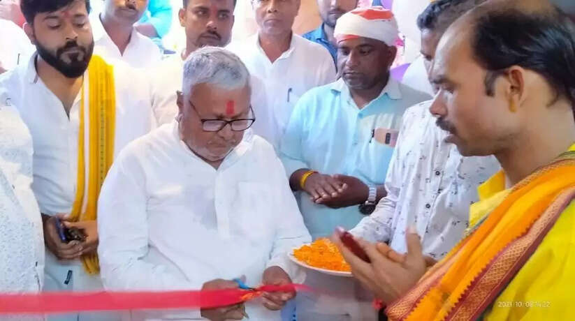 विधायक शीतल पांडेय ने गोल्डेन स्पून फ़ास्ट फ़ूड एंड फैमिली रेस्टोरेंट का किया उदघाटन