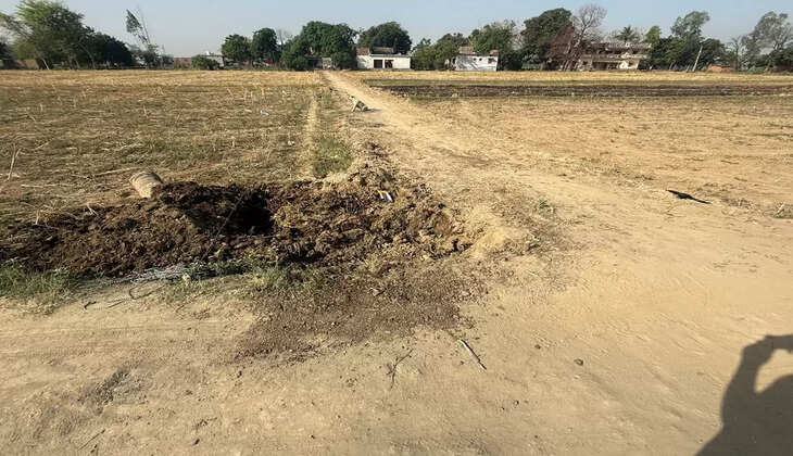 सार्वजनिक रास्ते पर दबंग का अवैध कब्जा, ग्रामीणों ने किया शिकायत
