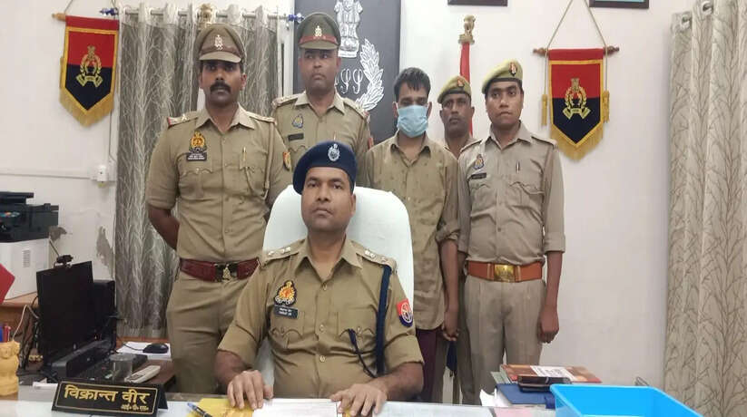 वाराणसी में लड़की की हत्या कर खेत मे फेके गए शव के मामले में पुलिस ने एक अभियुक्त को किया गिरफ्तार