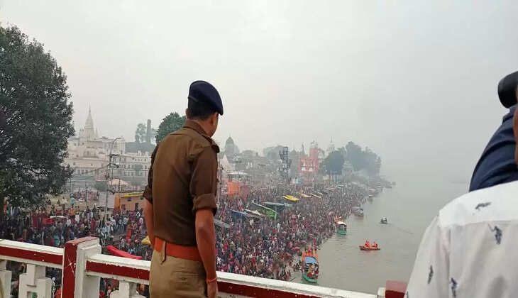 अयोध्या में&nbsp;जिले के कमिश्नर सहित जिला अधिकारी के अलावा जनपद के वरिष्ठ अधिकारियों ने कार्तिक पूर्णिमा स्नान तथा गुरु नानक जयंती की वी बधाई&nbsp;