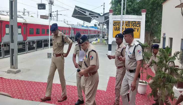 वाराणसी में प्रधान मुख्य सुरक्षा आयुक्त गोरखपुर ने सिटी स्टेशन के RPF थाने का किया विस्तृत निरीक्षण