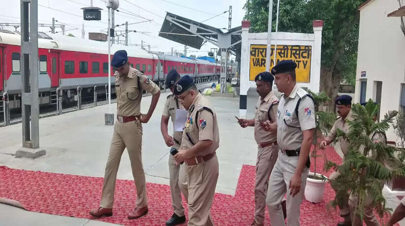 वाराणसी में प्रधान मुख्य सुरक्षा आयुक्त गोरखपुर ने सिटी स्टेशन के RPF थाने का किया विस्तृत निरीक्षण