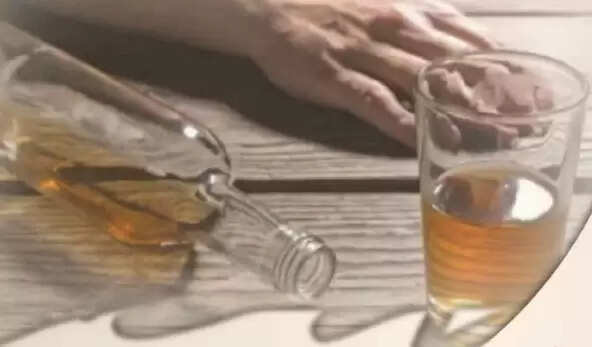 Sex Hangover after Drinking Alcohol: दोस्त से ही बोल बैठा, भेज देना अपनी पत्नी को रात में