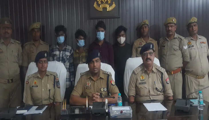वाराणसी में फाइनेन्स कम्पनी की शाखा में चोरी करने वाले चार अभियुक्त गिरफ्तार, उनके पास से नगद रुपया व मोटरसाइकिल बरामद