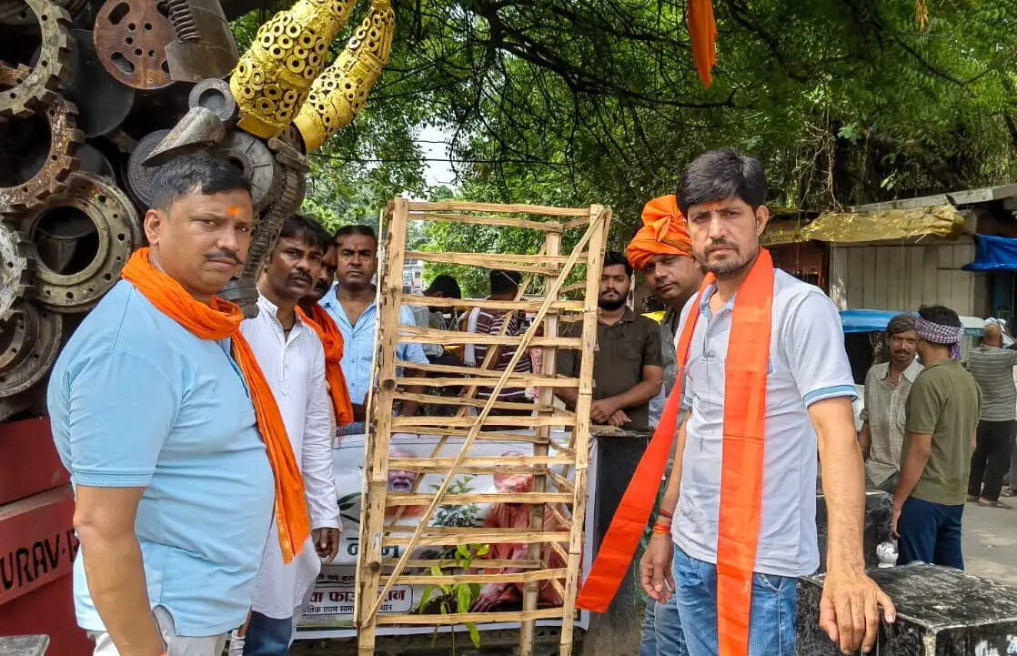 Ek Ped Maa Ke Naam, Tree Plantation Varanasi, Hindu Yuva Vahini, Trishakti Seva Foundation, Varanasi Tree Plantation, CM Yogi Adityanath, Environment Protection, Plantation Drive, Green Campaign, Varanasi News, Uttar Pradesh News, Plantation Campaign, Environmental Awareness, Tree Plantation Program