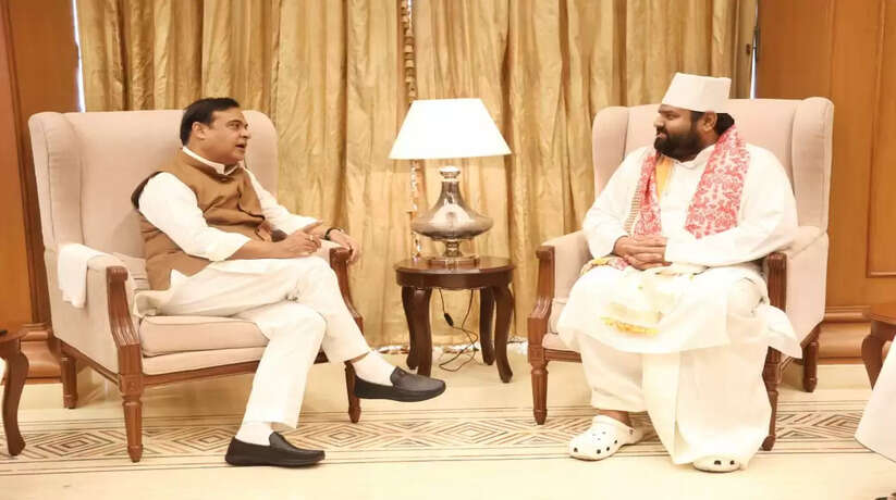 राष्ट्र व्यापी स्वर्वेद संकल्प यात्रा पहुंची असम, मुख्यमंत्री हिमंता विश्वशर्मा ने सीखी विहंगम योग की साधना