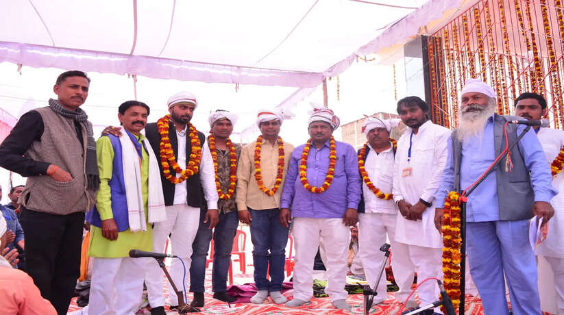 Varanasi News: आज बच्छाव बाजार में संत सिरोमणि रविदास जी महाराज के मंदिर का उदघाटन बड़े धूमधाम से किया गया