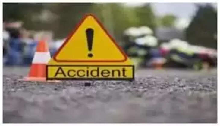 Pryagraj News: करछना में अज्ञात वाहन की टक्कर से बाईक सवार अधेड़ की मौत, एक की हालत गम्भीर