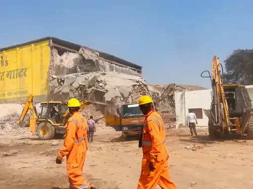 Prayagraj cold storage accident: 6 आरोपी गिरफ्तार, 4 की मौत, 15 का इलाज जारी, 3 घायल हुए डिस्चार्ज