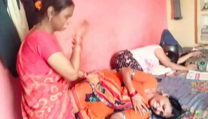 Varanasi News: तेज रफ्तार&nbsp;ट्रैक्टर ने बाइक सवार को मारी टक्कर, बेटा बेटी सहित बाप की मौत, 21 मई को थी बेटी&nbsp;की शादी