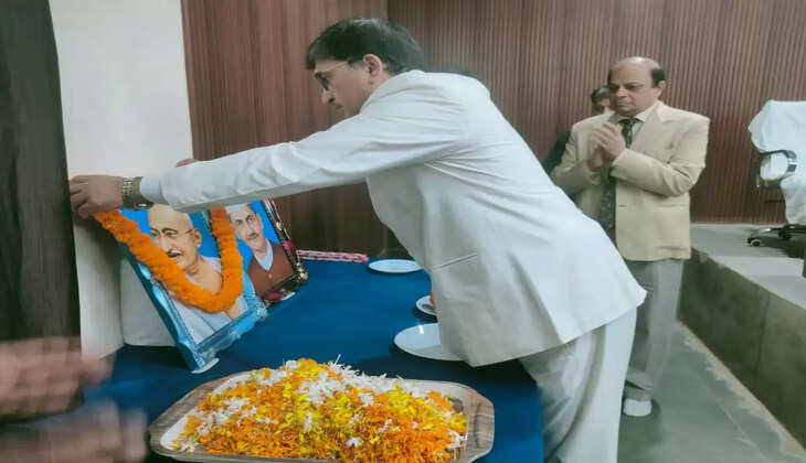 Chandauli news: गांधी जयंती और शास्त्री जयंती पर संगोष्ठी का आयोजन, स्वच्छता के प्रति लिया संकल्प