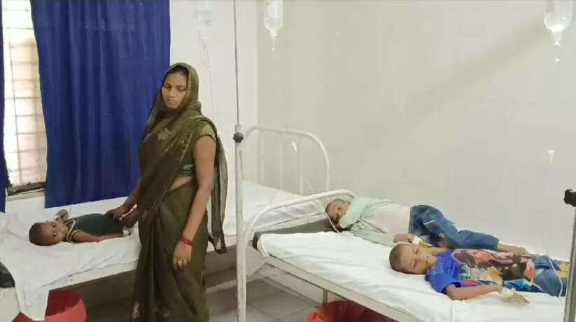 Chandauli News: चंदौली में डायरिया का प्रकोप: एक ही परिवार के चार बच्चे हुए ग्रसित, एक बच्चे की मौत व तीन की हालत गंभीर