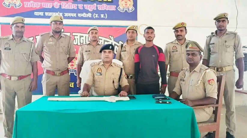 Chanduali News: दो दिन पूर्व थाना शहाबगंज अन्तर्गत प्रेम प्रसंग में हुई युवक की हत्या का मुख्य आरोपी भी गिरफ्तार