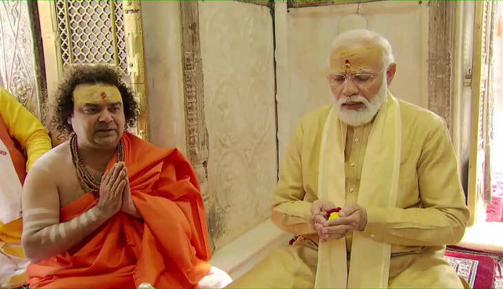  Shrikant Mishra, the chief priest of Vishwanath temple, had worshiped Baba Vishwanath during the Sutak period,