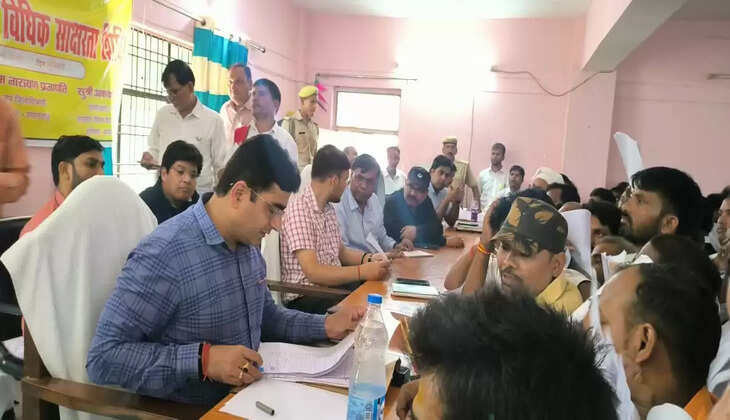 Prayagraj News: प्रयागराज में समाधान दिवस पर जिलाधिकारी ने सुनी जन समस्याएँ, मामले के त्वरित निस्तारण हेतु अधिकारियों को किया निर्देशित&nbsp;