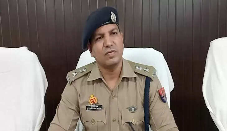 Varanasi News: नौकरी दिलाने के नाम पर फर्जी तरीके से&nbsp;धोखाधड़ी से पैसा लेने से सम्बन्धित मामले में वांछित अभियुक्त/अभियुक्ता एस०ओ०जी० व थाना शिवपुर की संयुक्त पुलिस टीम द्वारा गिरफ्तार