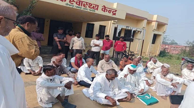 Chanduali News: चंदौली मे स्वस्थ वयवस्ता बदहाल, वेंटिलेटर पर अस्पताल मरीज बेहाल