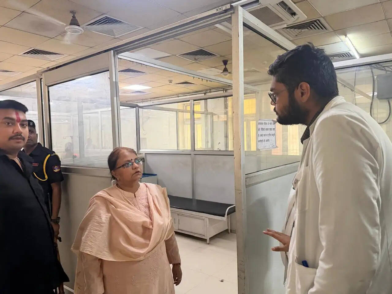 Prayagraj News: एसआरएन अस्पताल का प्रशासनिक निरीक्षण, मरीजों की सुविधाओं और 