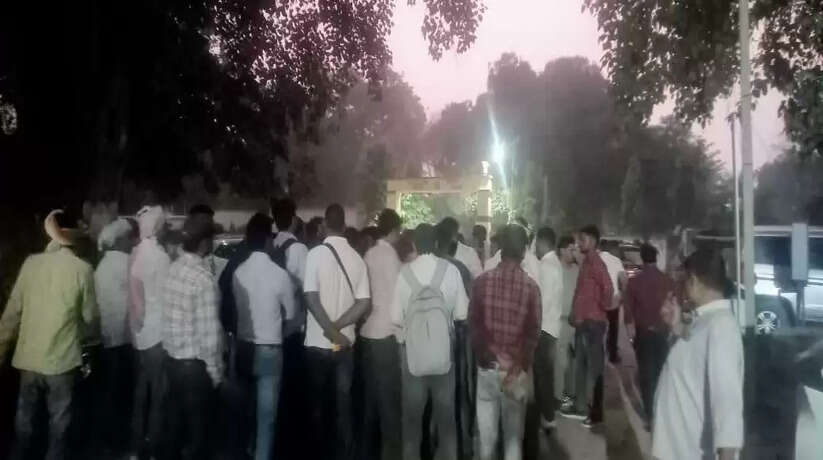 वाराणसी में चौकी प्रभारी ने लाइन मैन को गोली मारने की दि धमकी