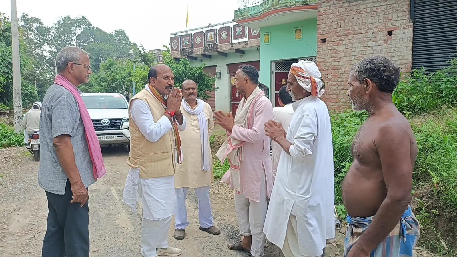 बाढ़ और गंगा कटान से हजारों बीघा जमीन प्रभावित, किसानों से मिले हरदेव कुशवाहा