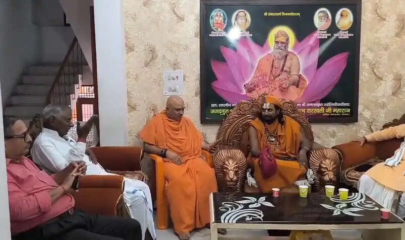 गंगा महासभा की ओर से अखिल भारतीय संत समिति, अखिल भारतीय अखाड़ा परिषद और श्री काशी विद्वत परिषद के मार्गदर्शन में आयोजित संस्कृति संसद का उद्देश्य भारतीय ज्ञान परंपरा और सांस्कृतिक-सामाजिक मूल्यों पर व्यापक विमर्श करना है। आयोजन के माध्यम से पारंपरिक मान्यताओं और आधुनिक पीढ़ी की सोच के बीच संवाद स्थापित करने का प्रयास किया जाएगा।
