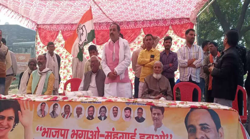 दयानन्द शुक्ला के नेतृत्व में कांग्रेसियों ने निकाली प्रतिज्ञा पद यात्रा।