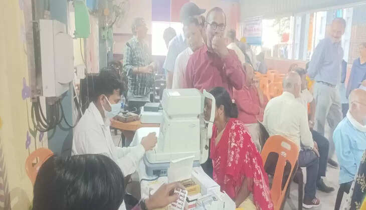 Gorakhpur News: आईजीएल के बिजनेस हेड के मार्गदर्शन में चिकित्सा शिविर का हुआ आयोजन