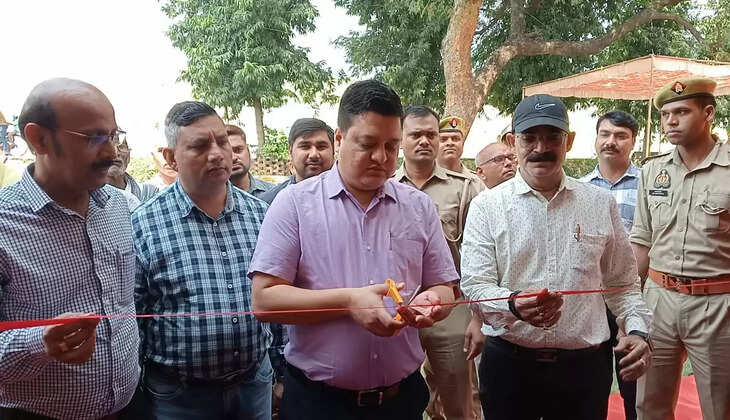 Chanduali News: जिलाधिकारी निखिल टी. फुंडे ने तीन दिवसीय प्रदर्शनी का फीता काट कर किया शुभारंभ