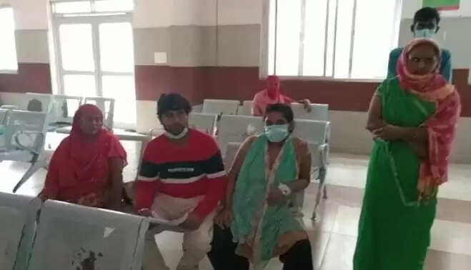 पत्नी की डिलीवरी कराने आए पति ने महिला चिकित्सक के ऊपर पैसे मांगने का लगाया आरोप