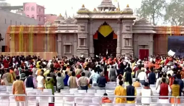 Kashi Vishwanath Dham: रक्षासूत्र से बांधा गया धाम, शिखर का हुआ अभिषेक, जानिए क्या है वास्तुदोष पूजन?