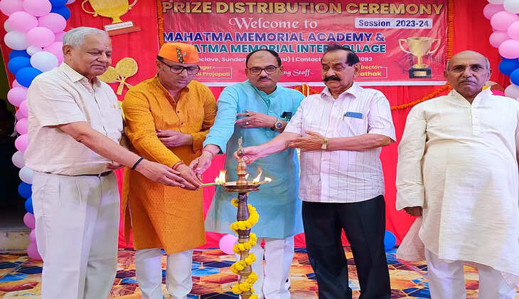 Varanasi News: पुरस्कार पाकर बच्चों के खिले चेहरे