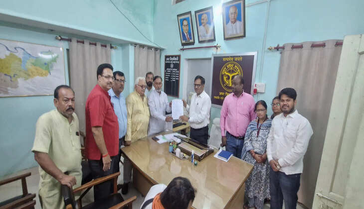 यूपीआई लेनदेन पर प्रस्तावित 0.4 प्रतिशत एमडीआर के विरोध में व्यापारियों ने सौंपा ज्ञापन