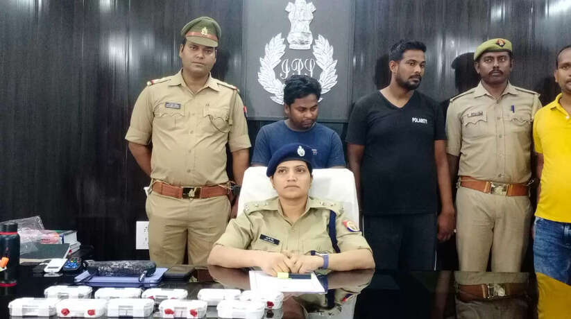 वाराणसी: एटीएम कार्ड बदलकर लोगों को लूटने वाले दो अभियुक्त गिरफ्तार