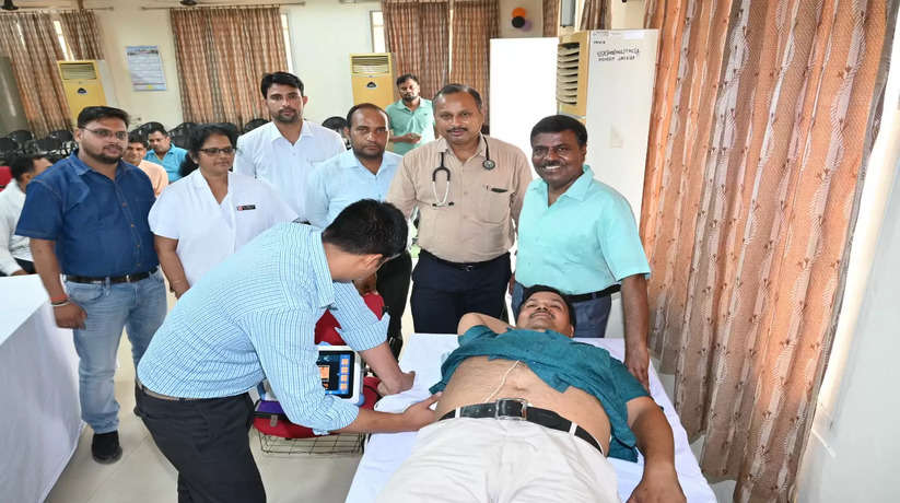 Varanasi News: बरेका चिकित्‍सालय में लीवर क्लिनिक व फाइब्रो स्‍कैन जांच शिविर सम्‍पन्‍न