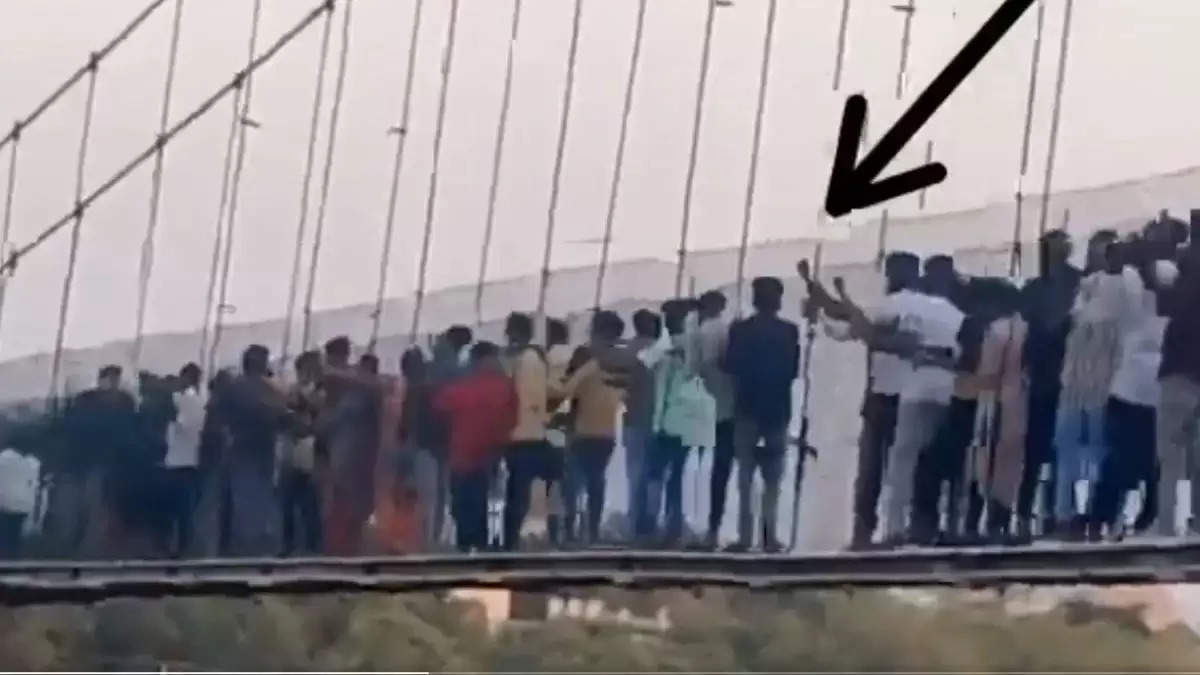 मोरबी ब्रिज हादसा- 'बिना टेंडर आमंत्रित किए रेनोवेशन का ठेका कैसे दे दिया?' गुजरात हाईकोर्ट 
