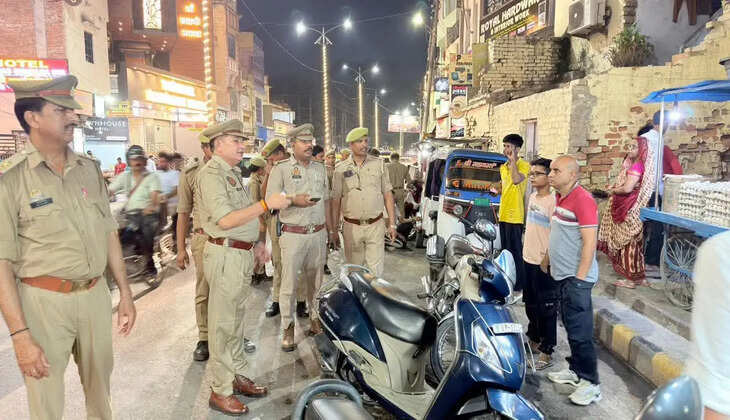 सड़कों पर उतरी चेतगंज पुलिस, अतिक्रमणकारियों पर चला अभियान