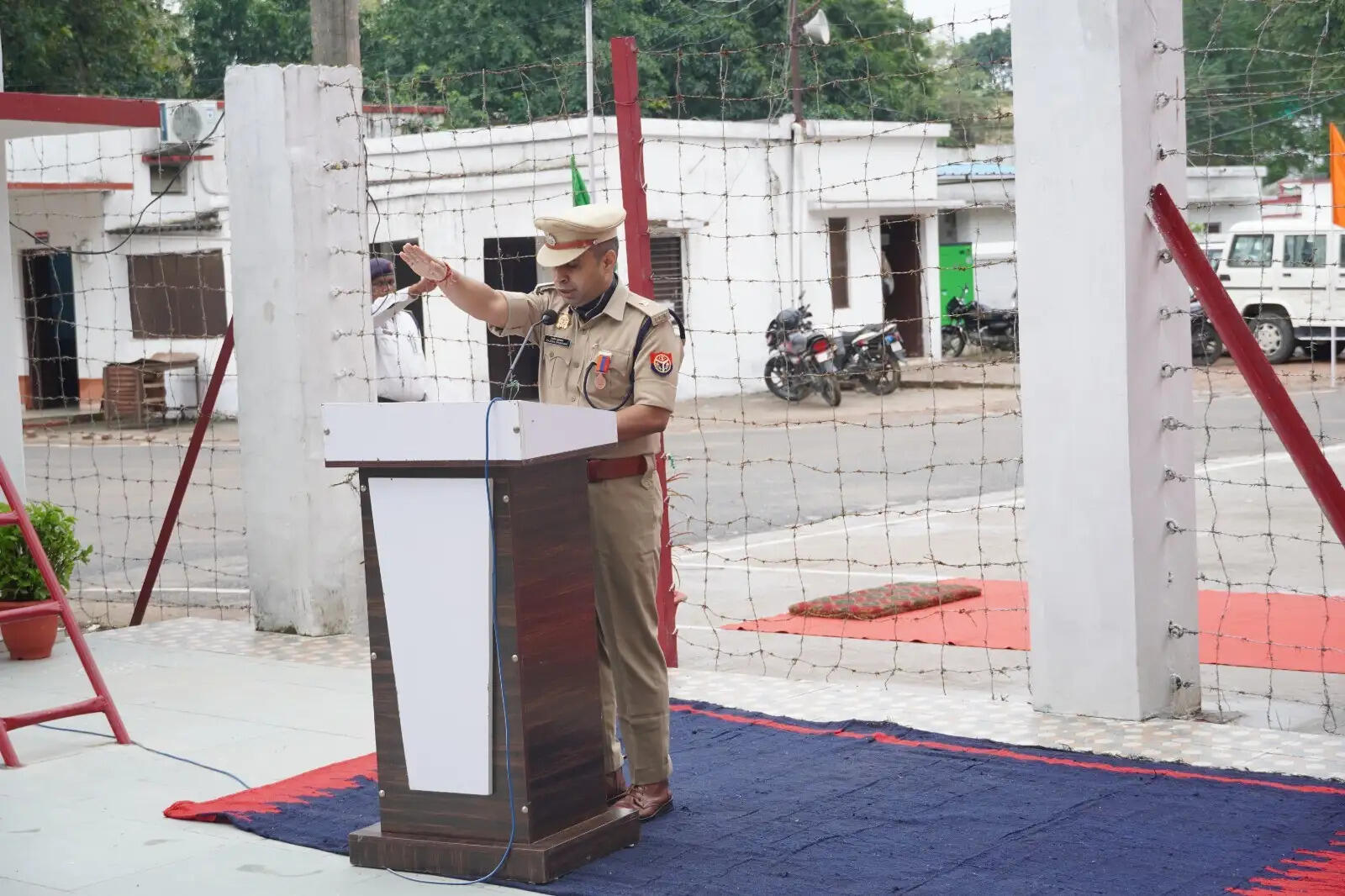 कार्यक्रम में मौजूद पुलिसकर्मियों ने संकल्प लिया कि वे देश की एकता और अखंडता को बनाए रखने के लिए पूरी निष्ठा से अपने दायित्वों का निर्वहन करेंगे। साथ ही नागरिकों के बीच राष्ट्रीय एकता की भावना को मजबूत करने और देश की आंतरिक सुरक्षा के प्रति सजग रहने का प्रयास करेंगे।