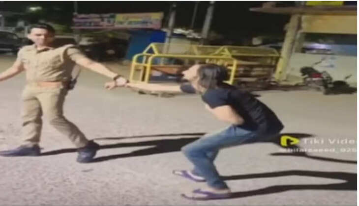 प्रयागराज में&nbsp;सिपाही ने पुलिस चौकी के सामने बनाया TikTok&nbsp;वीडियो, सीओ ने&nbsp;की जांच शुरू