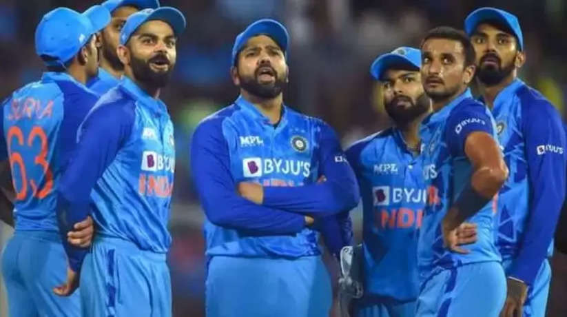 IND vs SL One Day: सीरीज के बीच भारतीय टीम के लिए आई बुरी खबर, अचानक बिगड़ी राहुल की तबीयत, देर रात लौटे घर