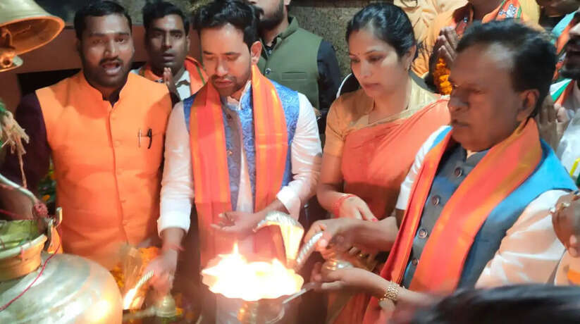 बीजेपी में शामिल होने के बाद विधायक सुभाष पासी ने बाबा मार्कण्डेय महादेव से लिया आशीर्वाद