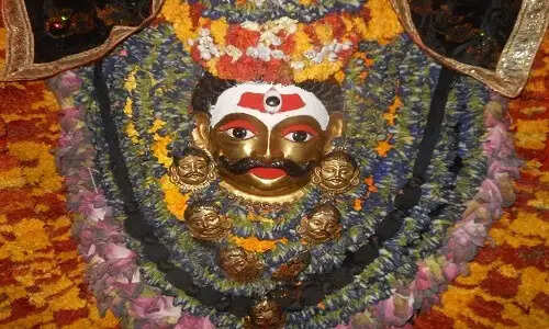 मंदिरों की नगरी काशी, जहां मोक्ष की तलाश में पहुंचती है दुनिया