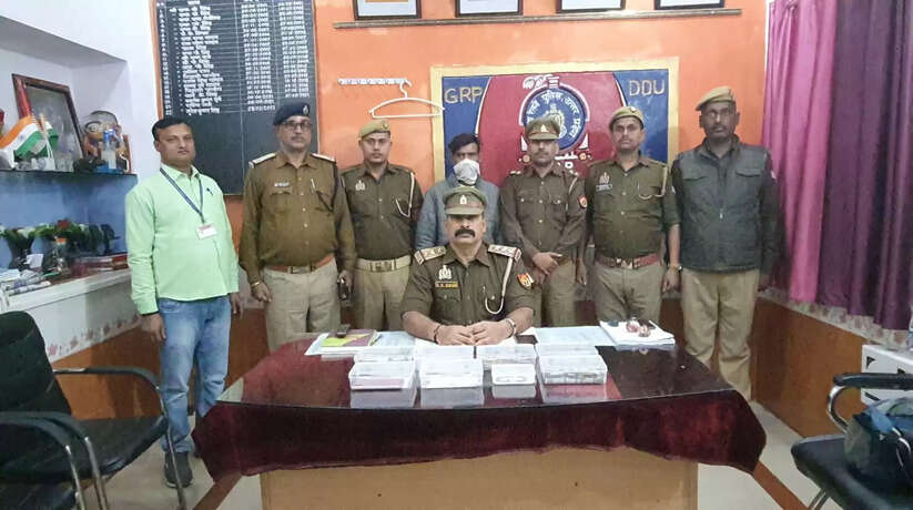 चंदौली जीआरपी पुलिस ने एक शातिर अपराधी को किया गिरफ्तार, ट्रेनों, स्टेशनों में चोरी की घटना को देता था अंजाम