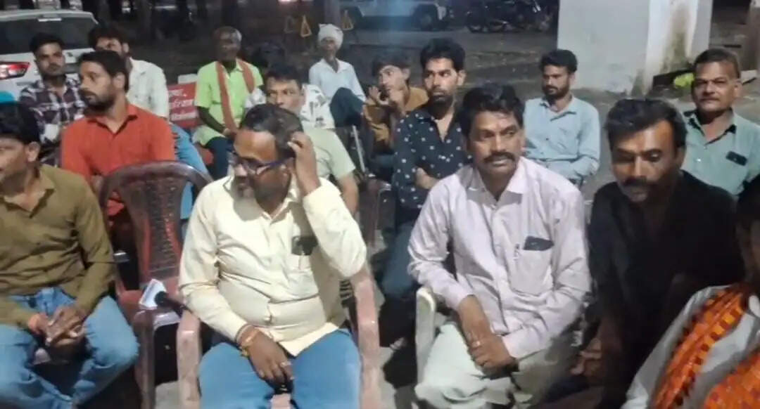 नवरात्रि और दीपावली को लेकर नजीराबाद थाने में शांति समिति की बैठक, सुरक्षा व्यवस्था पर जोर