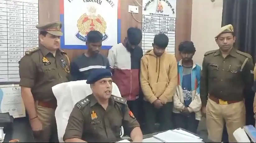 Varanasi News: थाना क्षेत्र शिवपुर में घटित चोरी की विभिन्न घटनाओं का सफल अनावरण, थाना शिवपुर पुलिस टीम द्वारा 01 नफ़र बाल अपचारी समेत कुल 05 शातिर अभियुक्त गिरफ्तार, कब्जे से चोरी के आभूषण, 03 अदद मोबाईल फोन, 06 अदद जिंदा व 06 अदद खोखा कारतूस 32 बोर, 01 अदद लोहे की रॉड व कुल 51,000/-रु० नगद बरामदा