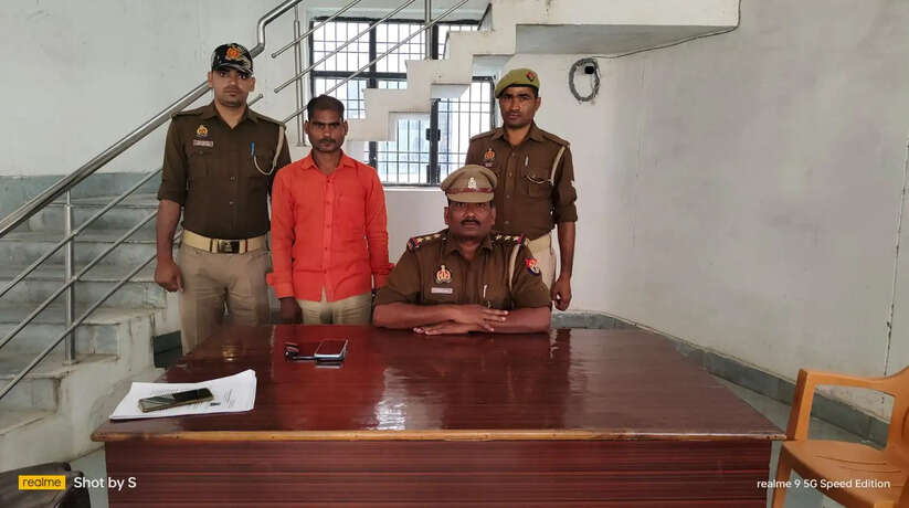 Chandauli News: गैंगस्टर एक्ट का वांछित 15 हजार रूपए का पुरस्कार घोषित शातिर अपराधी गिरफ्तार